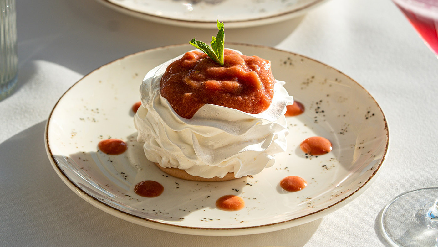 Pavlova with Guava